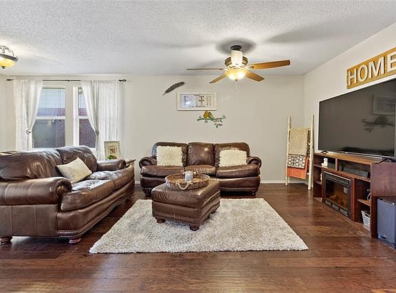 5th image of 2705 N Wavecrest Ct