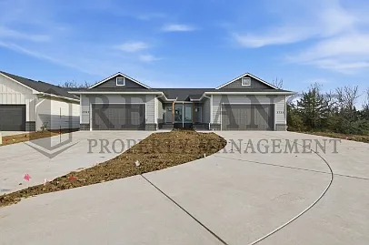 Building Photo - 5301 N Pinecrest St
