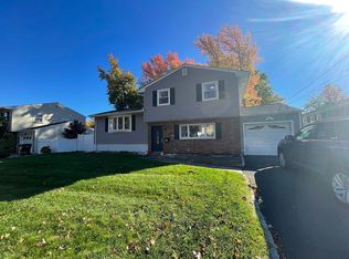 25 W Clark Pl, Colonia, NJ 07067