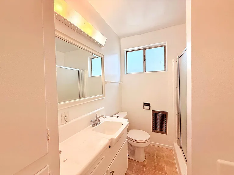 828 4th St #204 — Photo 13