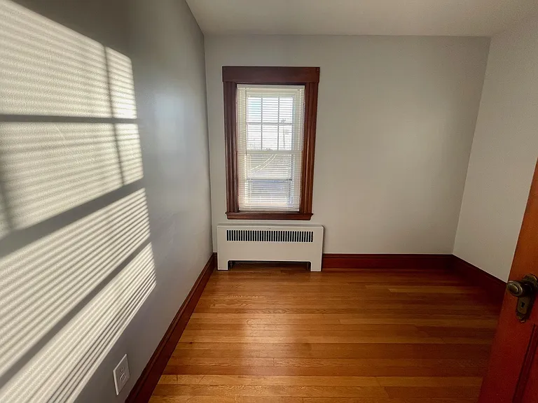 131 Ashley St — Photo 12