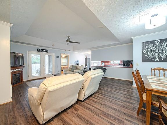 4th image of 1 Lexington Cir