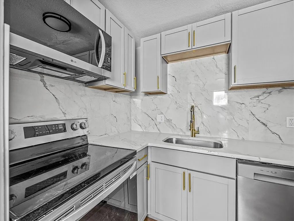 1 bed, 700 sqft, $1,350 — Photo 4