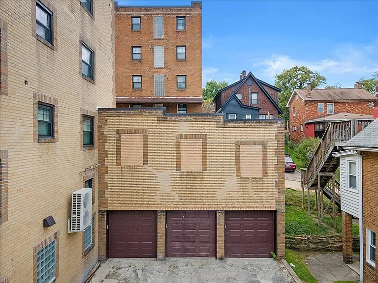 214 McCully St — Photo 29