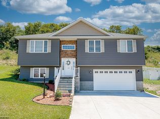 123 Landing Dr, Morgantown, WV 26508