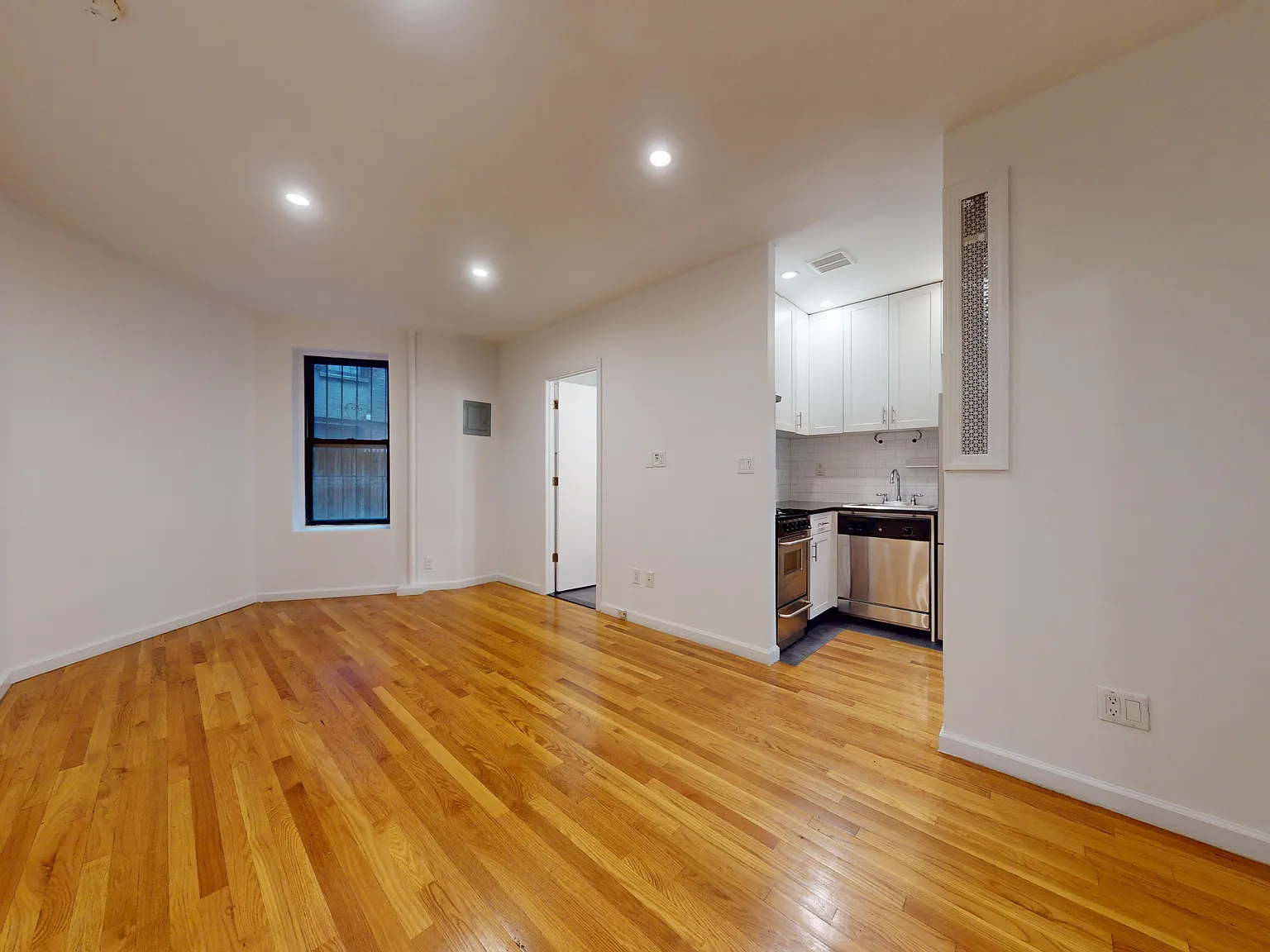 425 East 65th Street — Photo 4