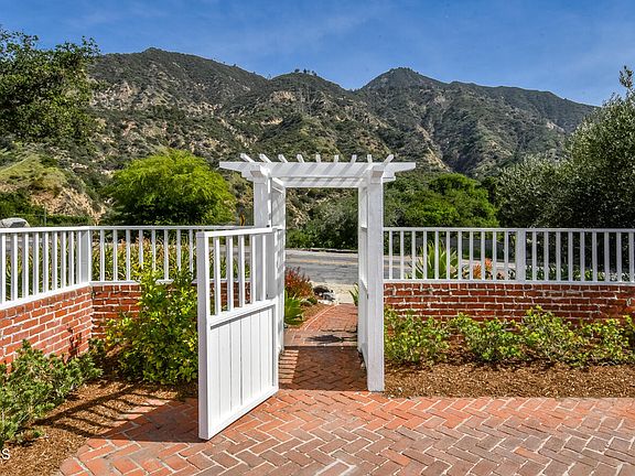 4th image of 2211 N Altadena Dr