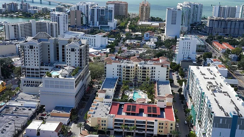 2 bed, 2.5 bath, 1707 sqft, $10,500 — Photo 1