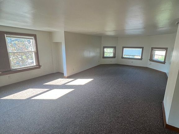 2nd image of 662 W 8th St #3