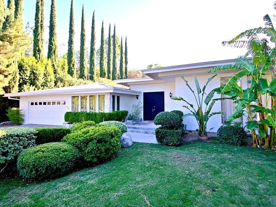 1st image of 4922 Calvin Ave