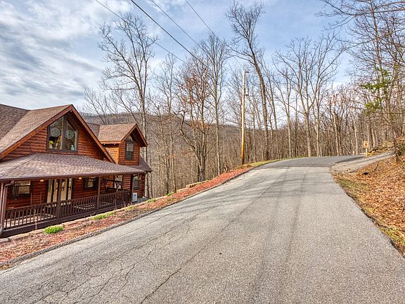 3rd image of Pine Top Ln