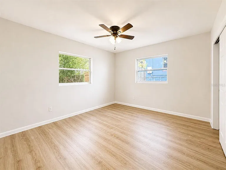 1353 Lakeview Rd — Photo 12