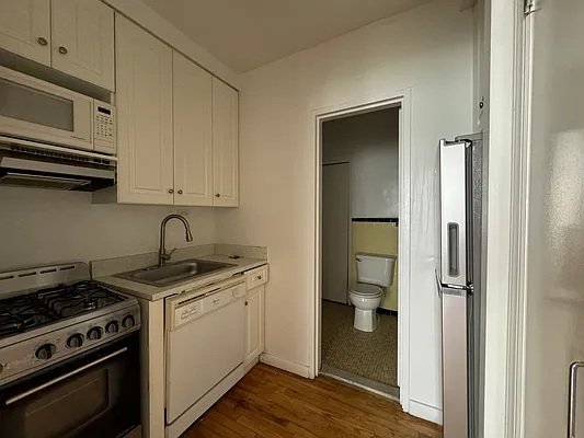 Rented by AZ REALTY NYC LLC | media 4