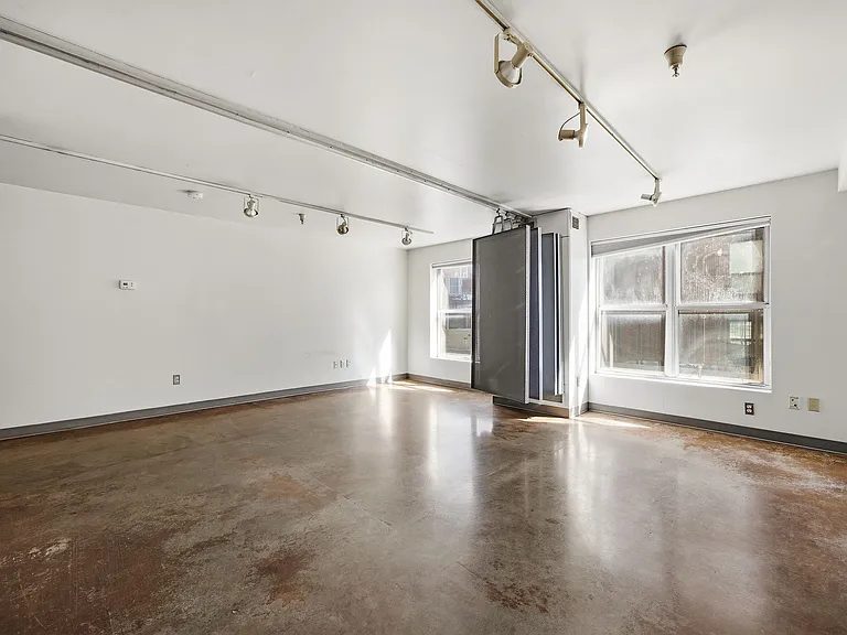 Whiteway Apartments — Photo 10
