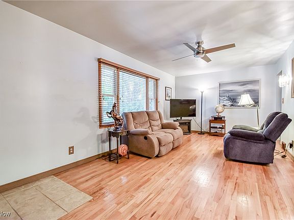 3rd image of 180 Clairmont Dr