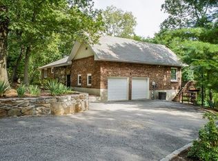 16 Turner Ln, Bedford Corners, NY 10549