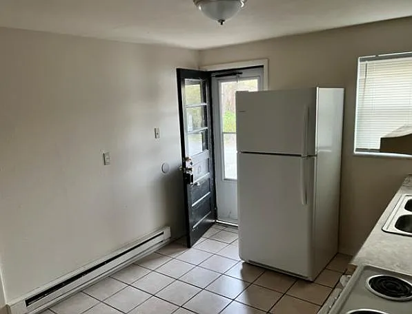 3 bed, 2125 sqft, $1,000 — Photo 4