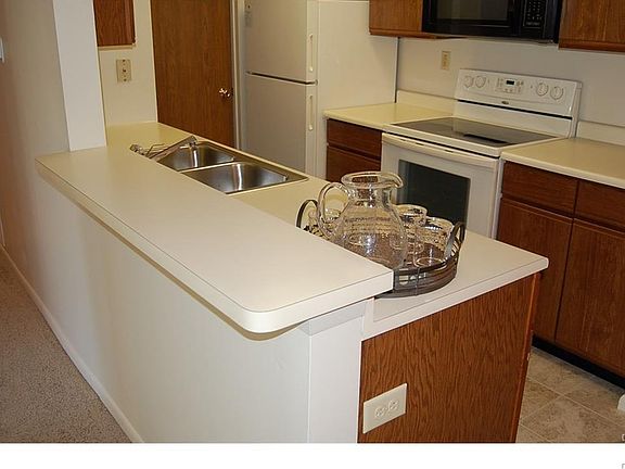 3rd image of 1401 Lake Pointe Way APT 1