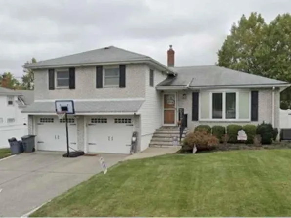 5 Lamring Dr, Fair Lawn, NJ 07410