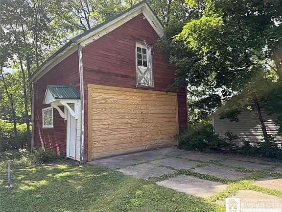 4th image of 212 Broadhead Ave
