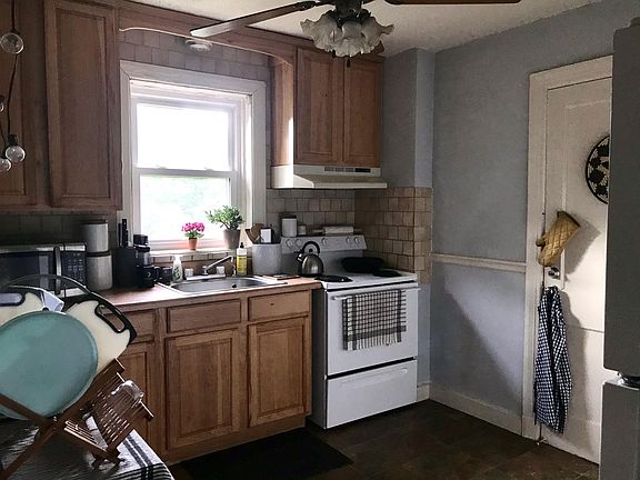 5th image of 1401 Cedar Ln APT 4