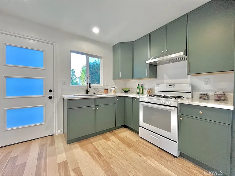 938 E Sandra Ave #B — Photo 1