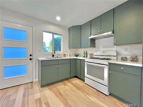 938 E Sandra Ave #B Photo 1