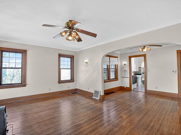 2nd image of 713 Riehl St