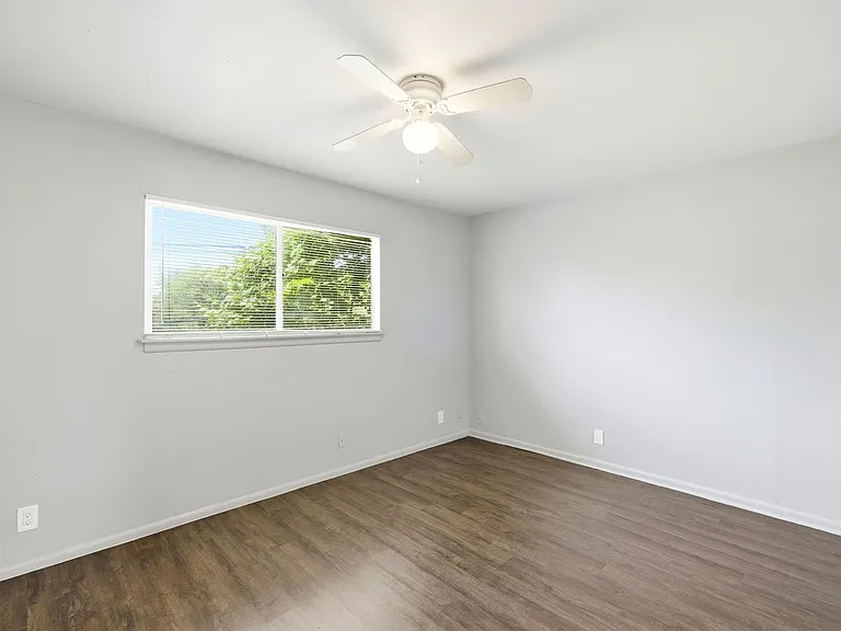 2319 Greenfield Pkwy — Photo 42