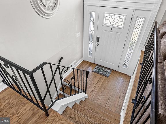 4th image of 1006 Surrey Rd