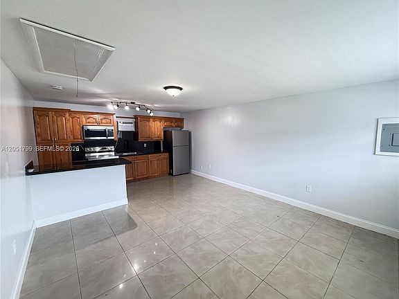 4th image of 2247 Taylor St APT 8