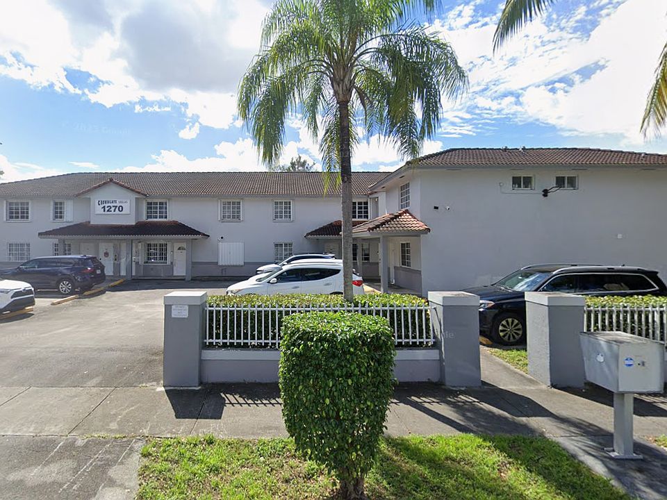 APT #104 
2/2 C/ Patio ,Washer and Dryer
1000 Sq ,Pet allowed