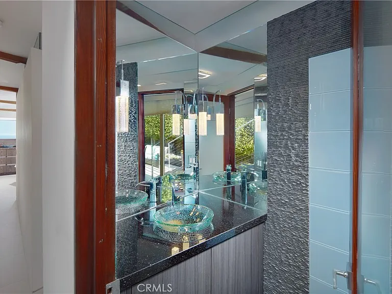 2680 Victoria Dr — Photo 19