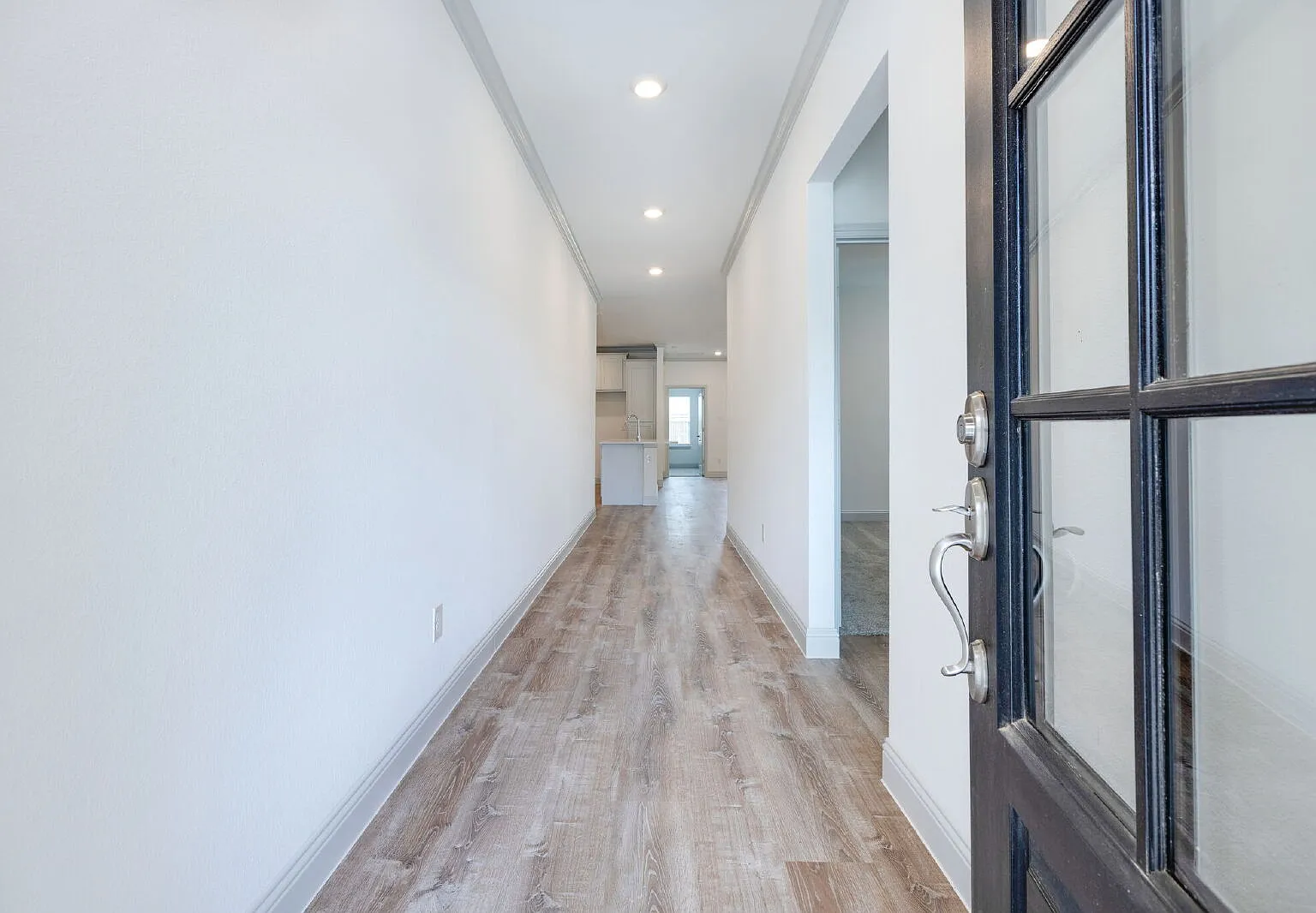 5 bed, 3.0 bath, 2200 sqft, $3,300 — Photo 4