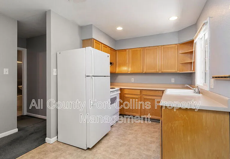 817 E Laurel St — Photo 7