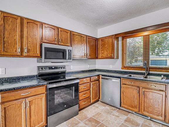 5th image of 2206 Chancery St S