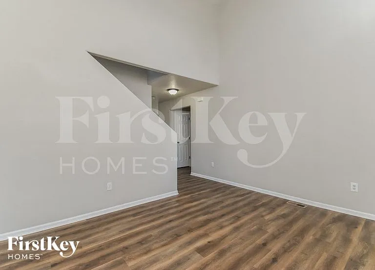 7606 Sistine Ln — Photo 2