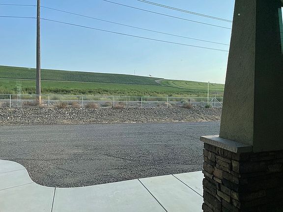 4th image of 6639 Road 8.9 SE