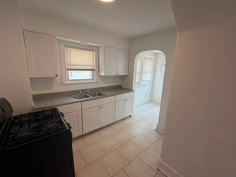 3398 Winsford Rd — Photo 4