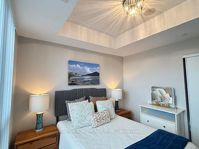 9201 Yonge St #2212 — Photo 12