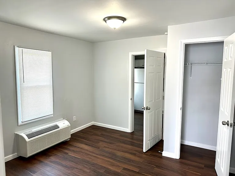 812 Lamont St — Photo 2