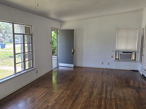 3rd image of 154 Antrim Dr