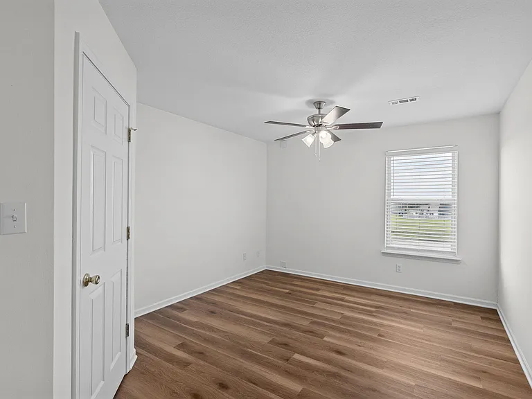 2411 Northampton Dr — Photo 22