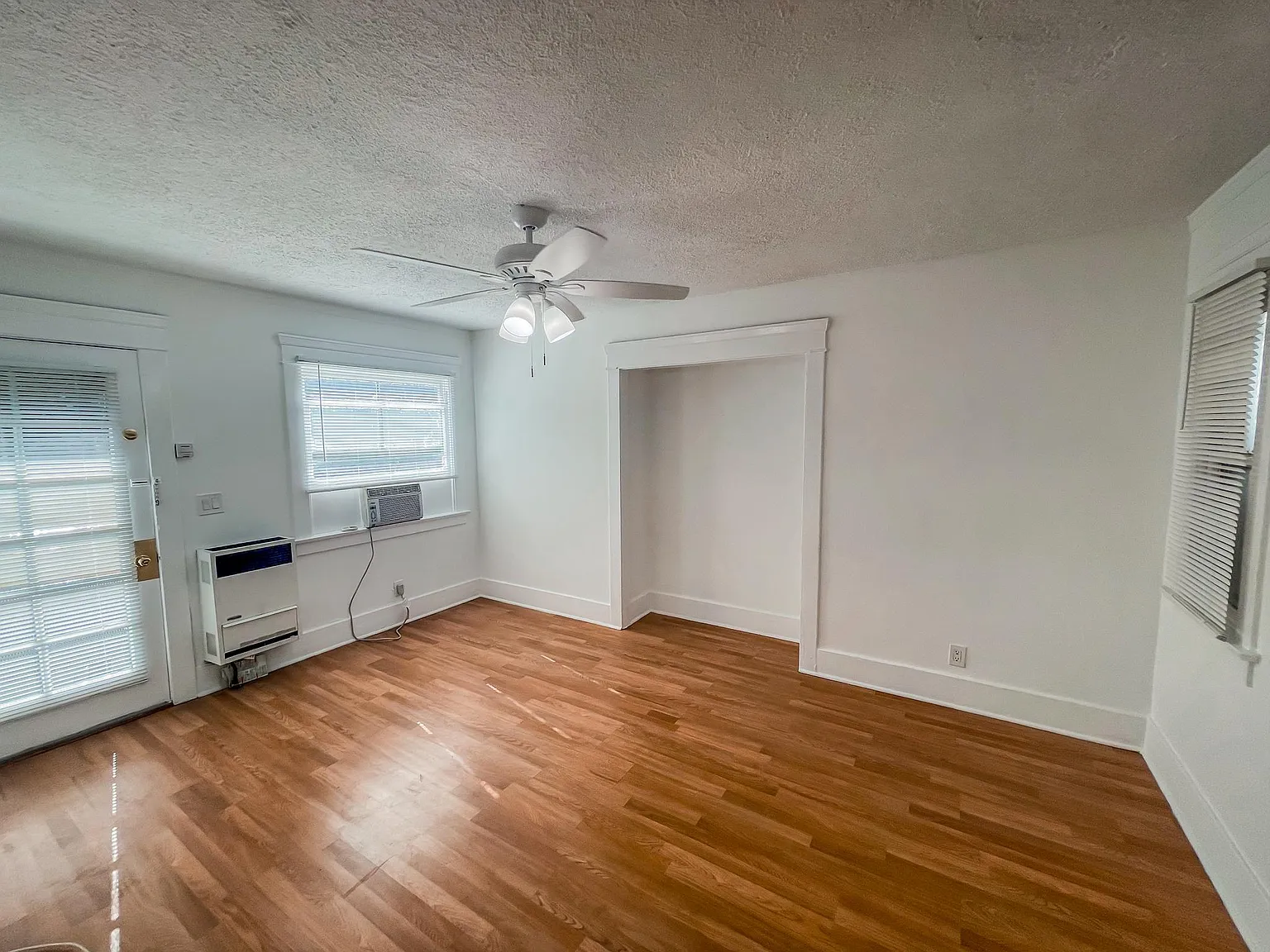 Studio, 350 sqft, $1,695 — Photo 3