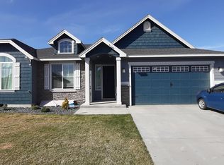 8124 Ballard Loop, West Richland, WA 99353