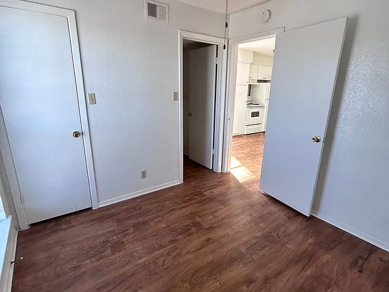 2803 Hemphill Park #B101 — Photo 11