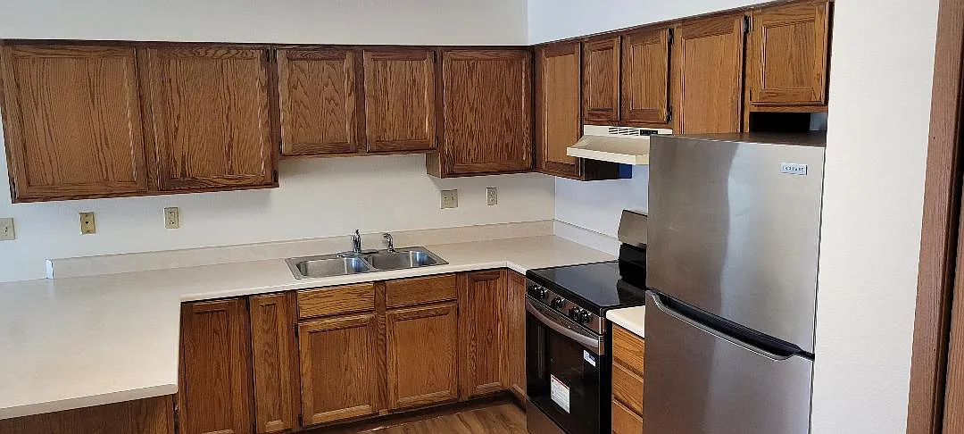 2 bed, 1000 sqft, $975 — Photo 2