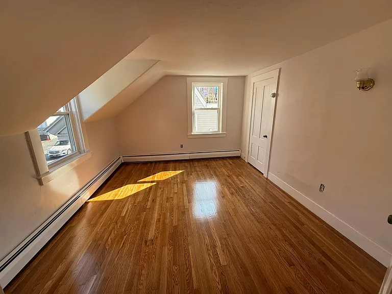 171 Pleasant St — Photo 3