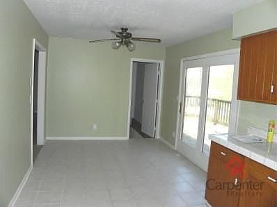 DINING RM/KITCHEN