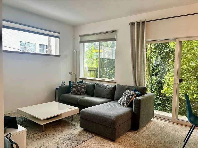 3221 Tg Franklin Avenue Flats Llc — Photo 6